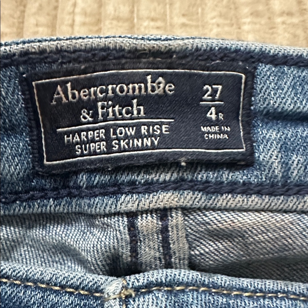 Abercrombie & Fitch Women's Blue Distressed Skinny Jeans with Patchwork size 27 - Picture 2 of 7